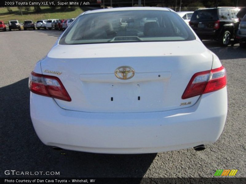 Super White / Ash 2009 Toyota Camry XLE V6