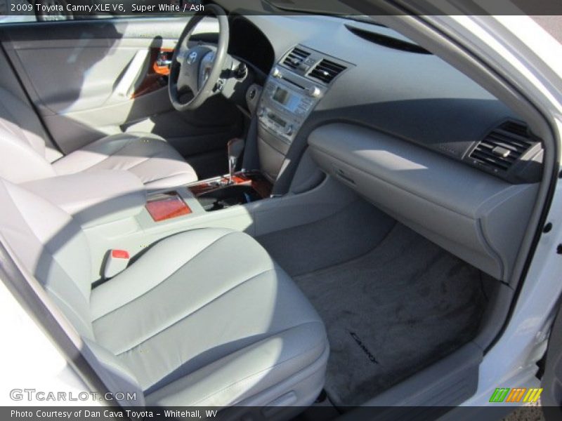 Super White / Ash 2009 Toyota Camry XLE V6