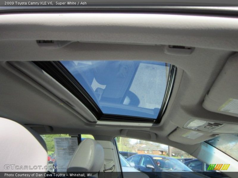 Super White / Ash 2009 Toyota Camry XLE V6