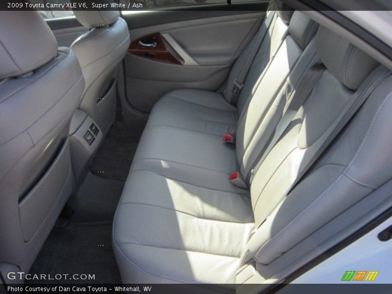 Super White / Ash 2009 Toyota Camry XLE V6