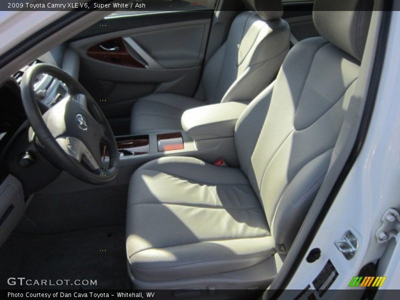 Super White / Ash 2009 Toyota Camry XLE V6