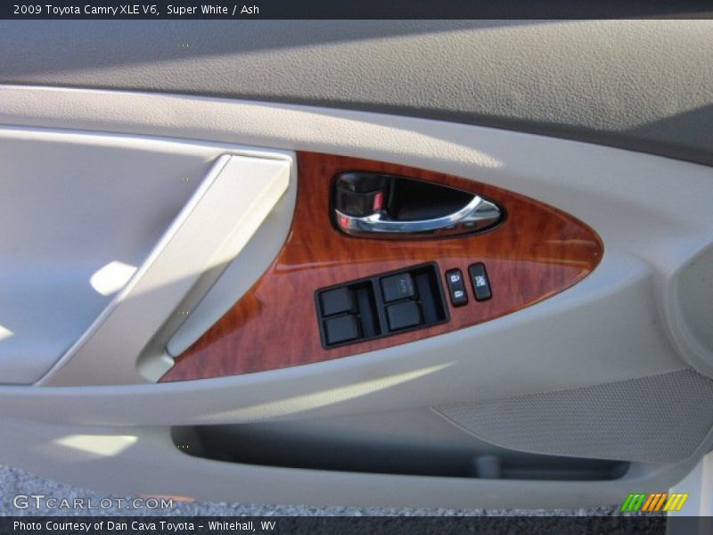 Super White / Ash 2009 Toyota Camry XLE V6