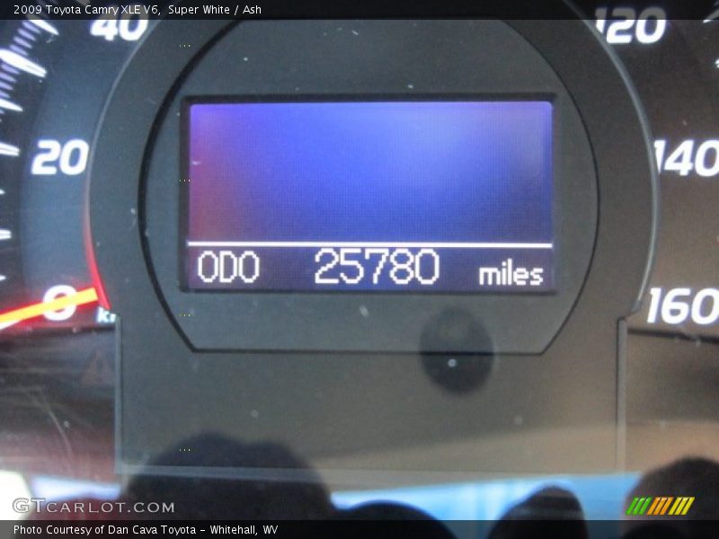 Super White / Ash 2009 Toyota Camry XLE V6