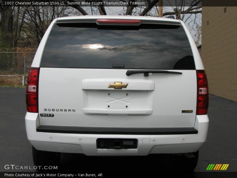 Summit White / Light Titanium/Dark Titanium 2007 Chevrolet Suburban 1500 LS
