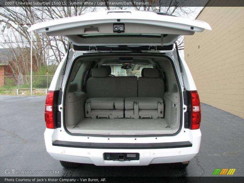 Summit White / Light Titanium/Dark Titanium 2007 Chevrolet Suburban 1500 LS