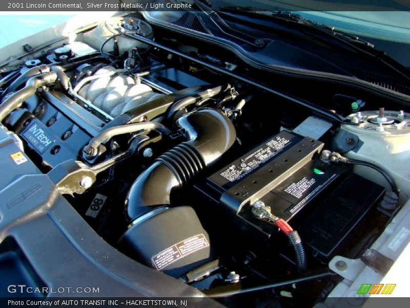 Silver Frost Metallic / Light Graphite 2001 Lincoln Continental