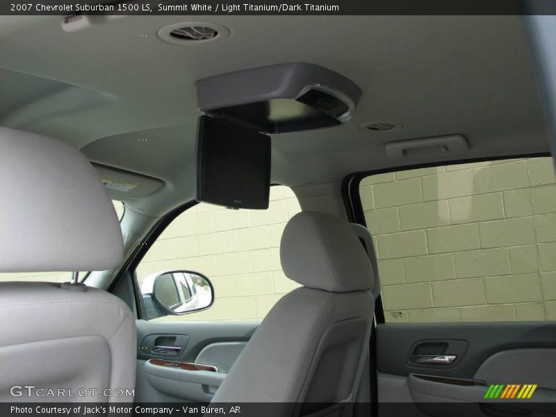 Summit White / Light Titanium/Dark Titanium 2007 Chevrolet Suburban 1500 LS