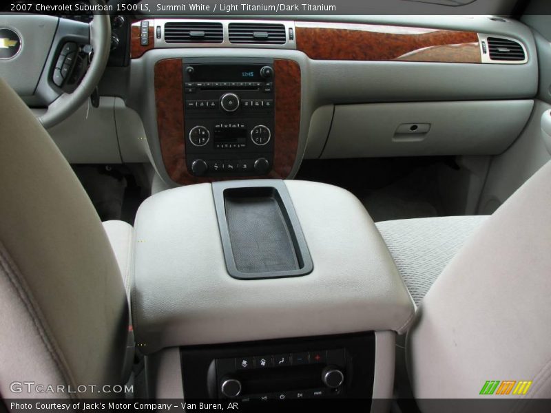 Summit White / Light Titanium/Dark Titanium 2007 Chevrolet Suburban 1500 LS