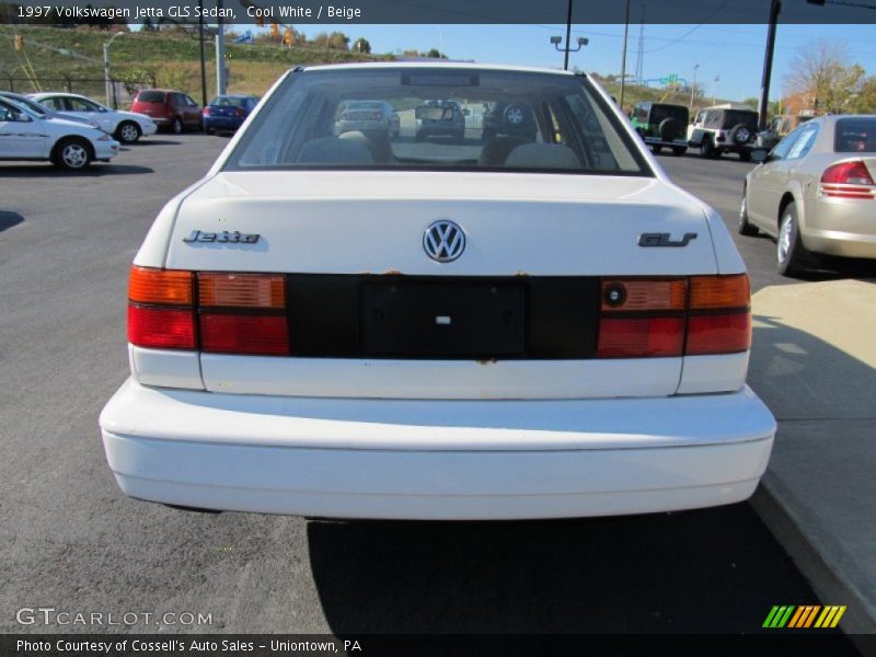 Cool White / Beige 1997 Volkswagen Jetta GLS Sedan