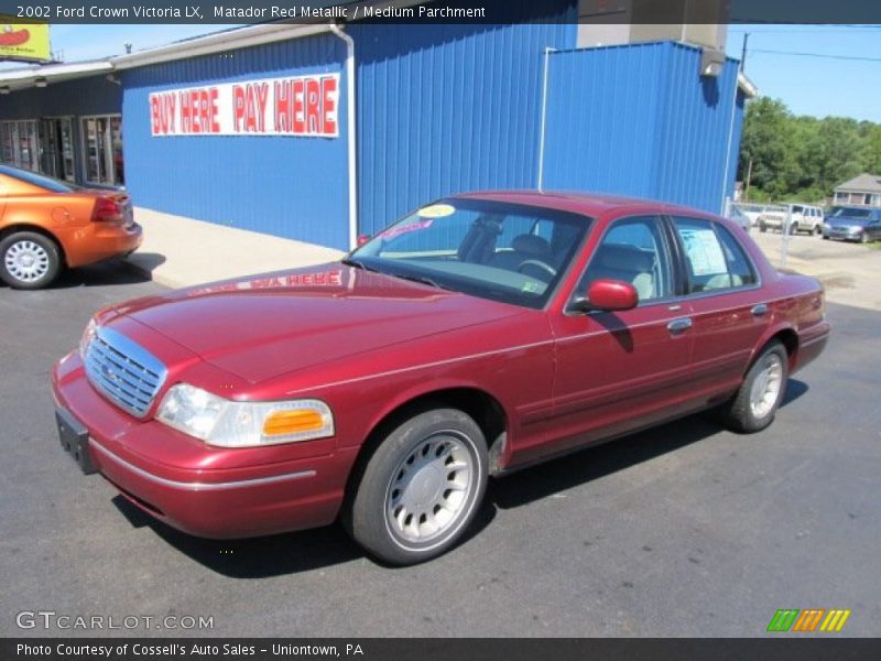 Matador Red Metallic / Medium Parchment 2002 Ford Crown Victoria LX