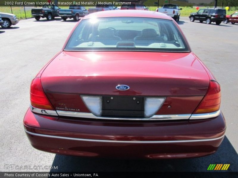 Matador Red Metallic / Medium Parchment 2002 Ford Crown Victoria LX