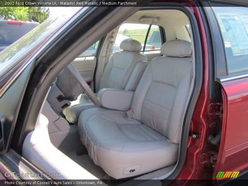 Matador Red Metallic / Medium Parchment 2002 Ford Crown Victoria LX