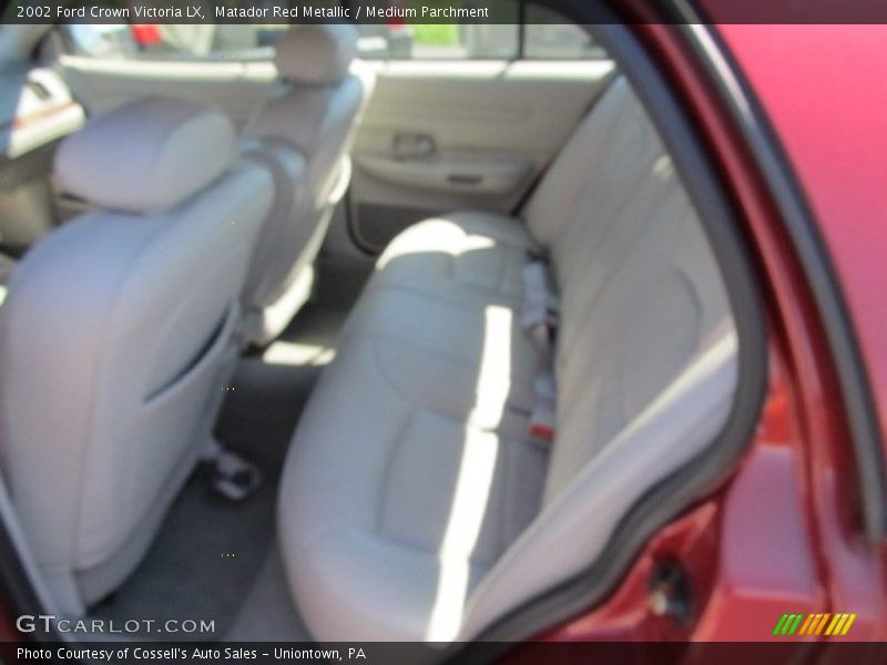 Matador Red Metallic / Medium Parchment 2002 Ford Crown Victoria LX
