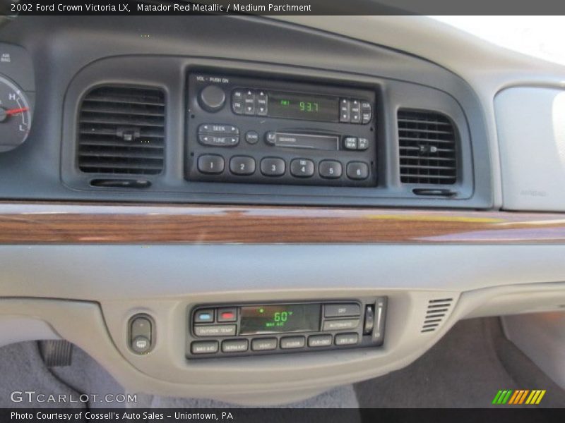 Matador Red Metallic / Medium Parchment 2002 Ford Crown Victoria LX