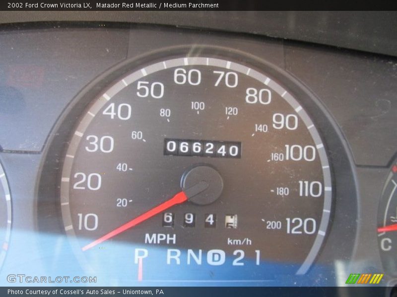 Matador Red Metallic / Medium Parchment 2002 Ford Crown Victoria LX