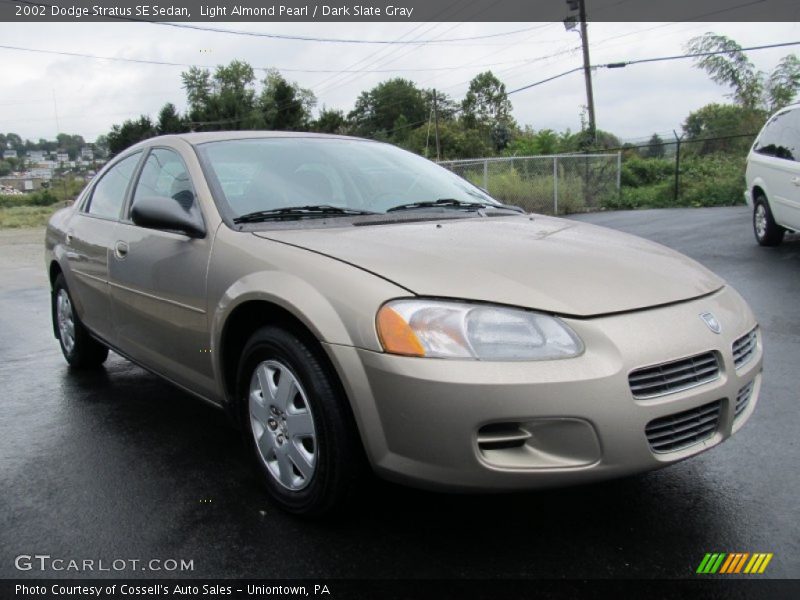 Front 3/4 View of 2002 Stratus SE Sedan