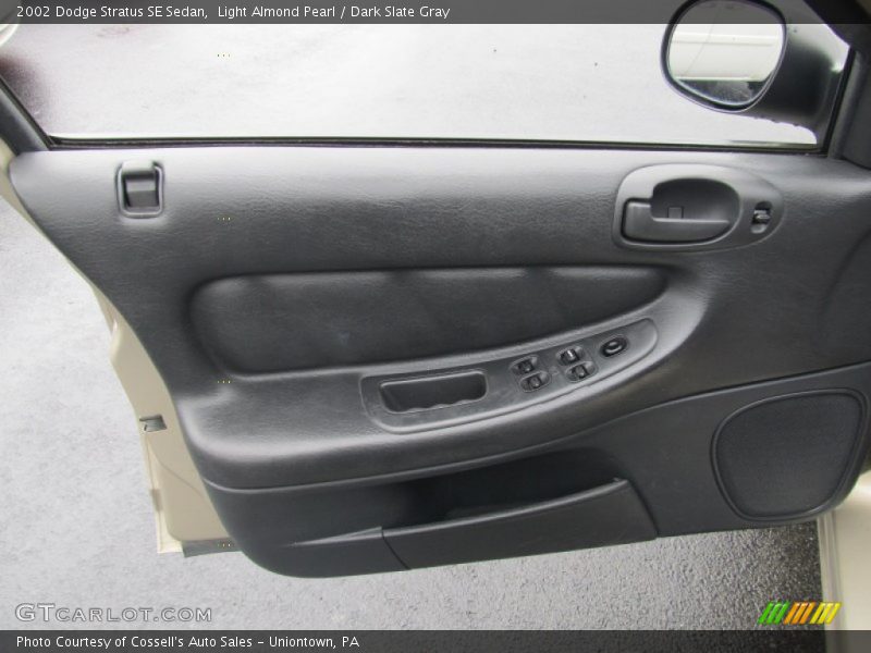Light Almond Pearl / Dark Slate Gray 2002 Dodge Stratus SE Sedan