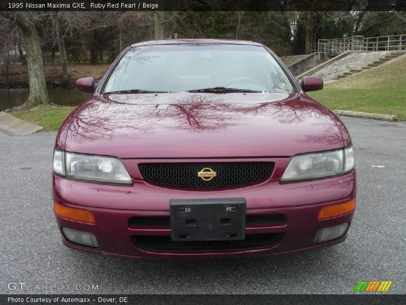 Ruby Red Pearl / Beige 1995 Nissan Maxima GXE