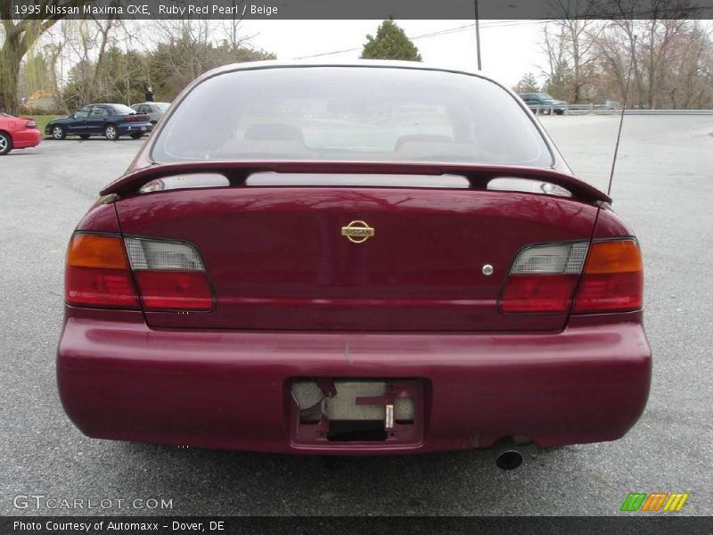 Ruby Red Pearl / Beige 1995 Nissan Maxima GXE