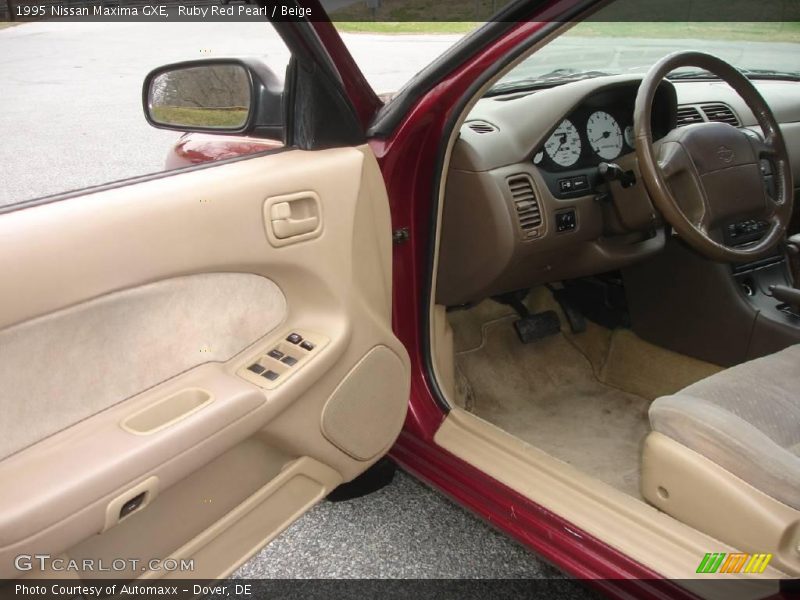 Ruby Red Pearl / Beige 1995 Nissan Maxima GXE