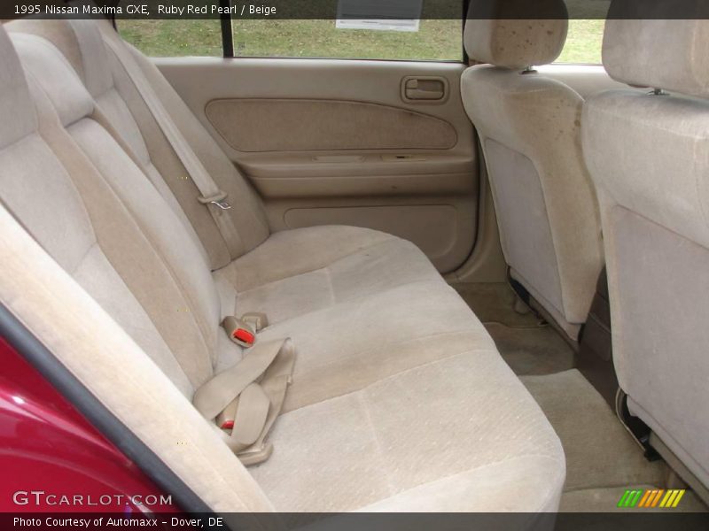 Ruby Red Pearl / Beige 1995 Nissan Maxima GXE