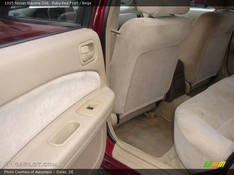 Ruby Red Pearl / Beige 1995 Nissan Maxima GXE
