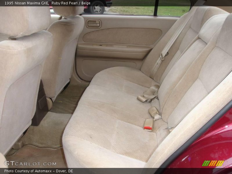Ruby Red Pearl / Beige 1995 Nissan Maxima GXE