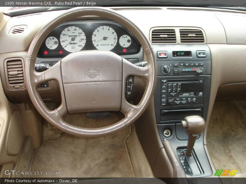 Ruby Red Pearl / Beige 1995 Nissan Maxima GXE