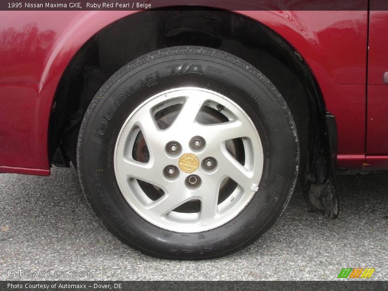 Ruby Red Pearl / Beige 1995 Nissan Maxima GXE