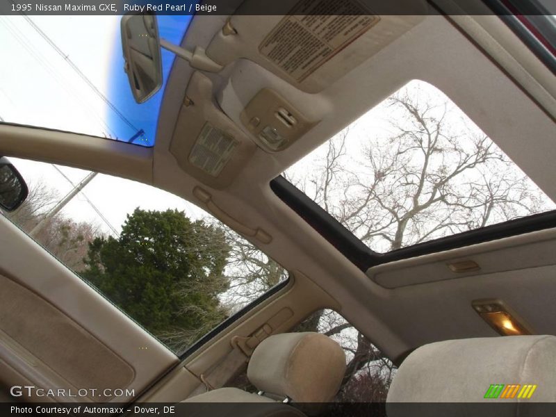 Ruby Red Pearl / Beige 1995 Nissan Maxima GXE