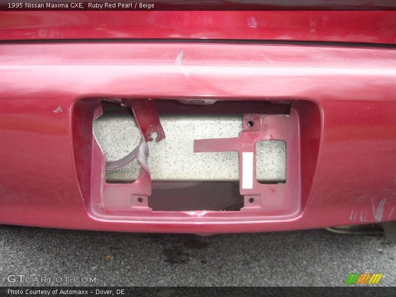 Ruby Red Pearl / Beige 1995 Nissan Maxima GXE
