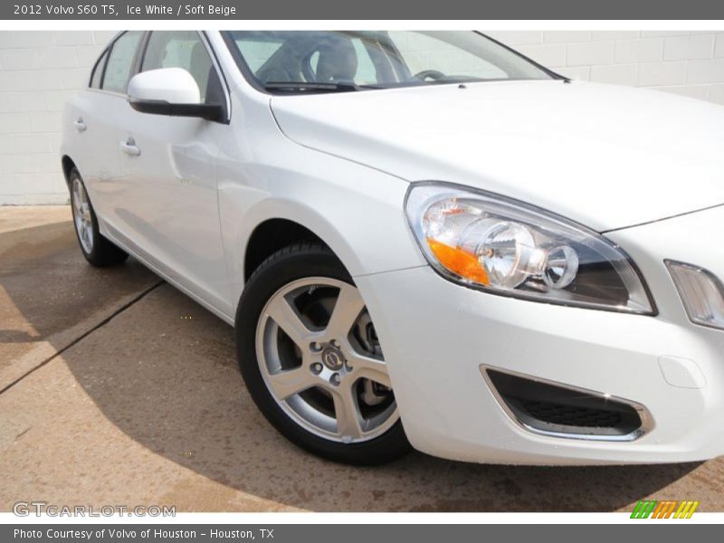 Ice White / Soft Beige 2012 Volvo S60 T5