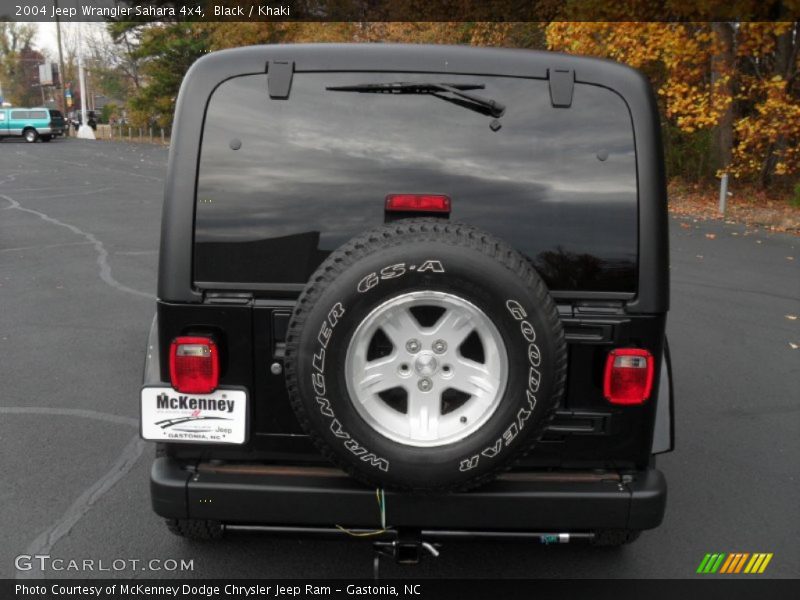 Black / Khaki 2004 Jeep Wrangler Sahara 4x4