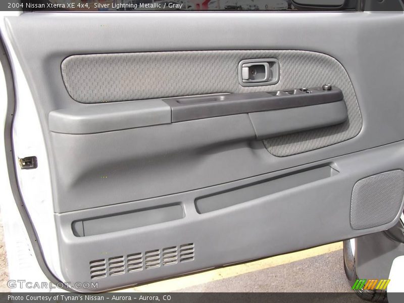 Silver Lightning Metallic / Gray 2004 Nissan Xterra XE 4x4