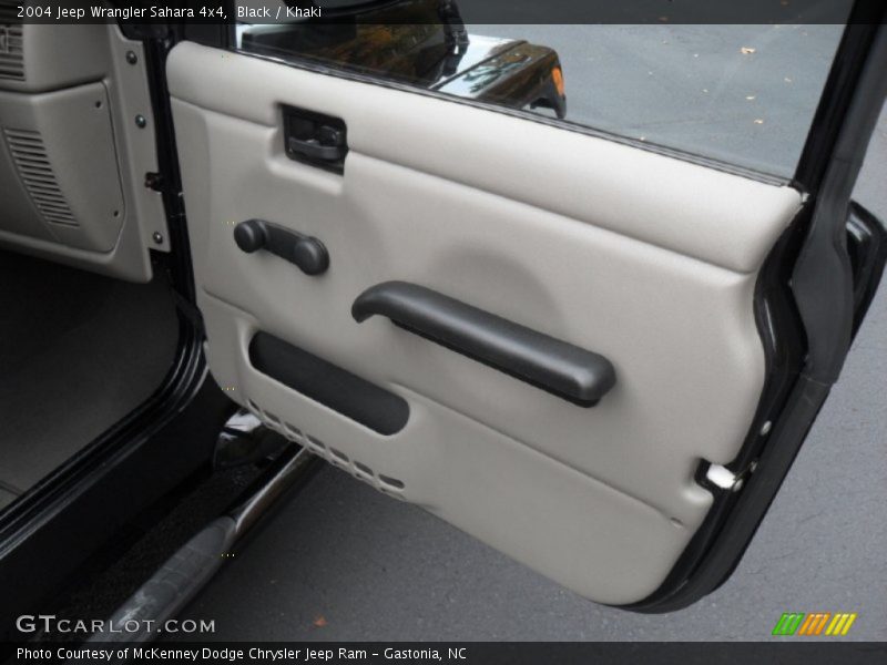 Black / Khaki 2004 Jeep Wrangler Sahara 4x4