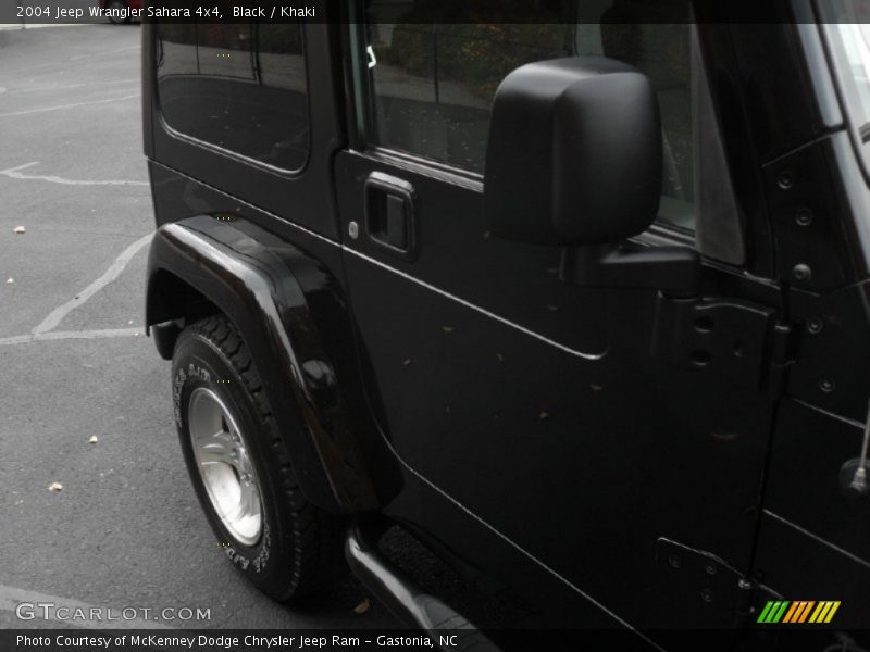Black / Khaki 2004 Jeep Wrangler Sahara 4x4