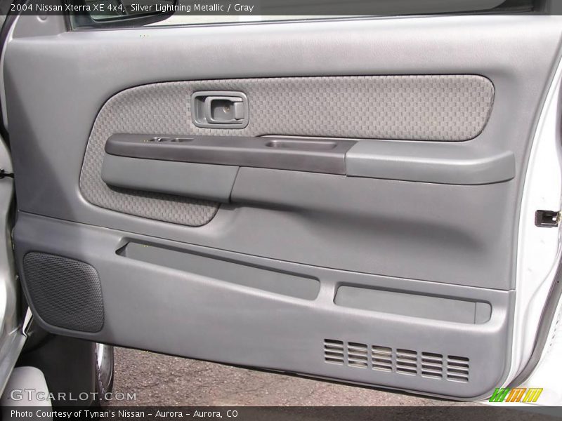Silver Lightning Metallic / Gray 2004 Nissan Xterra XE 4x4
