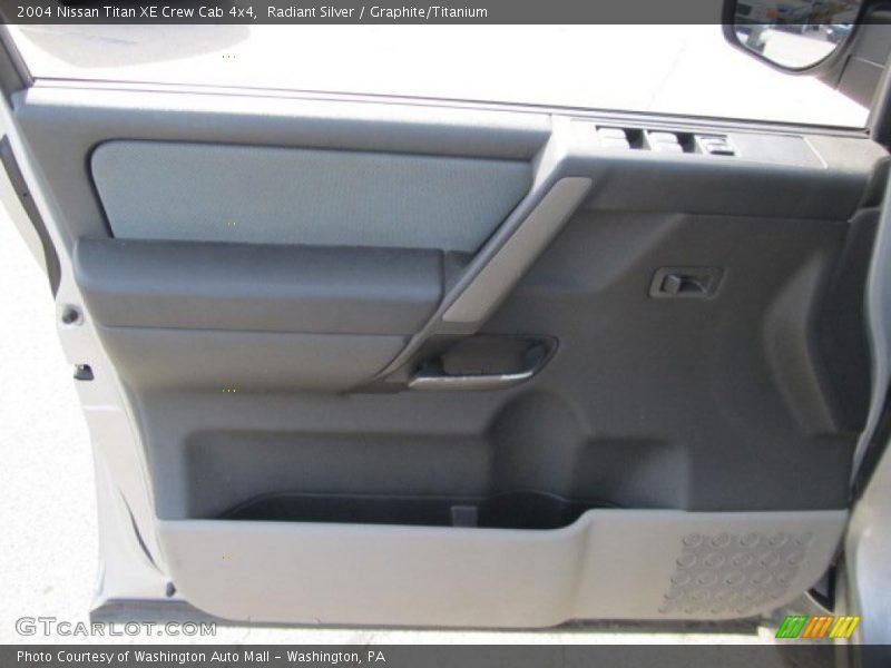 Radiant Silver / Graphite/Titanium 2004 Nissan Titan XE Crew Cab 4x4