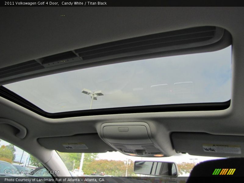 Candy White / Titan Black 2011 Volkswagen Golf 4 Door
