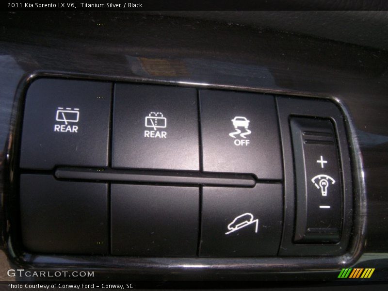 Titanium Silver / Black 2011 Kia Sorento LX V6
