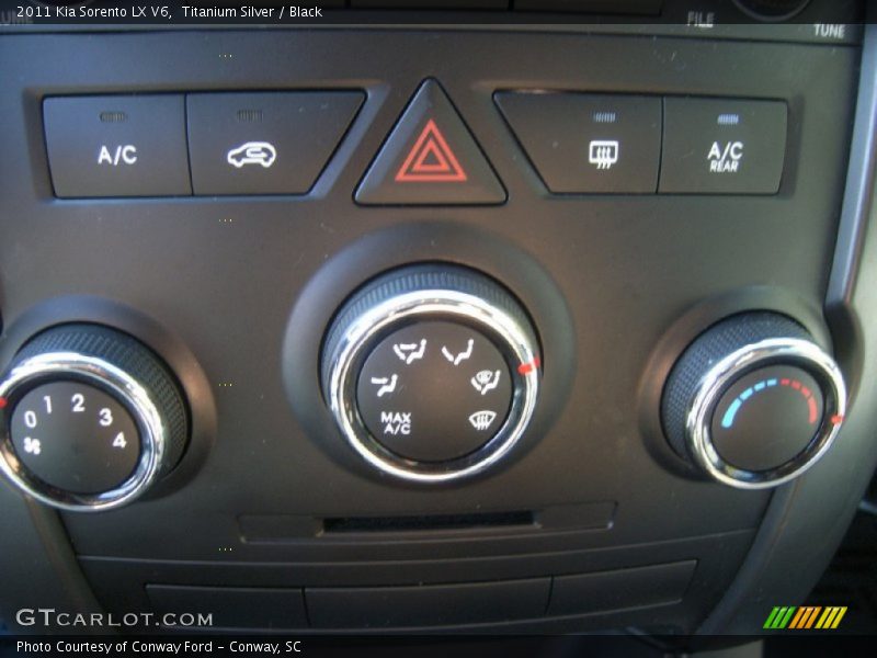 Titanium Silver / Black 2011 Kia Sorento LX V6