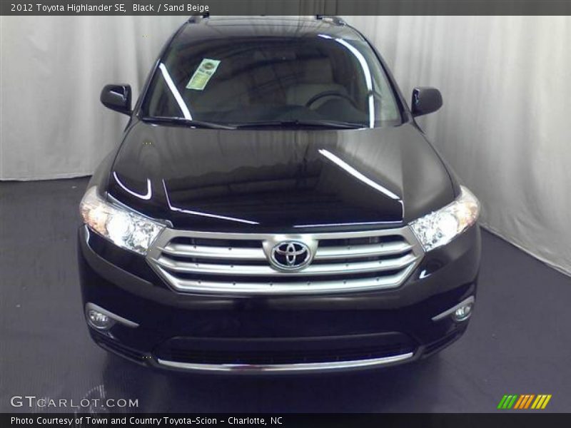 Black / Sand Beige 2012 Toyota Highlander SE
