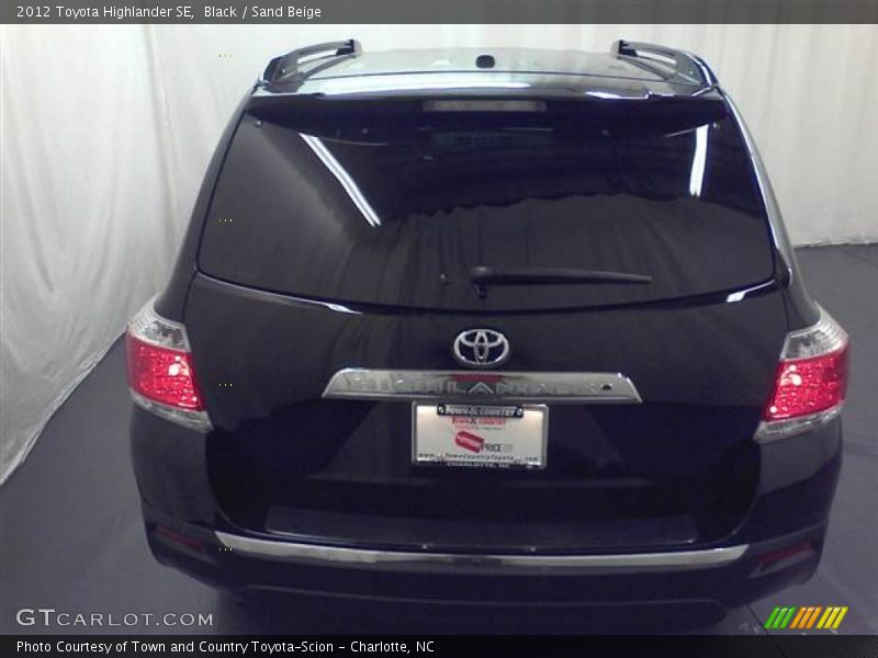 Black / Sand Beige 2012 Toyota Highlander SE