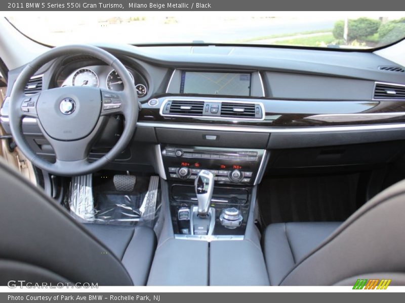 Dashboard of 2011 5 Series 550i Gran Turismo