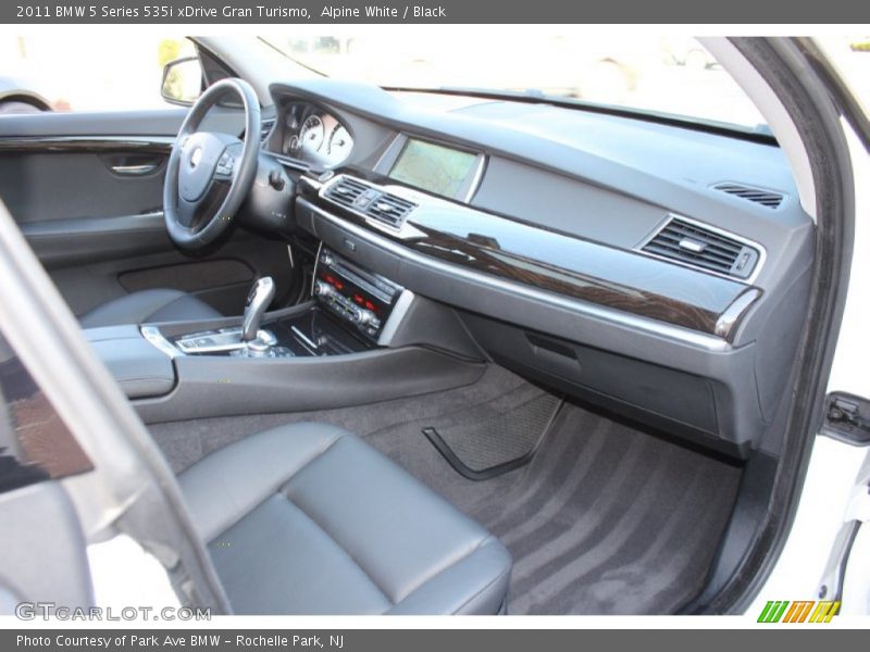 Dashboard of 2011 5 Series 535i xDrive Gran Turismo