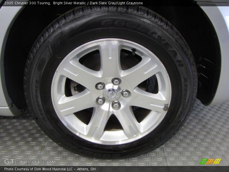 Bright Silver Metallic / Dark Slate Gray/Light Graystone 2005 Chrysler 300 Touring