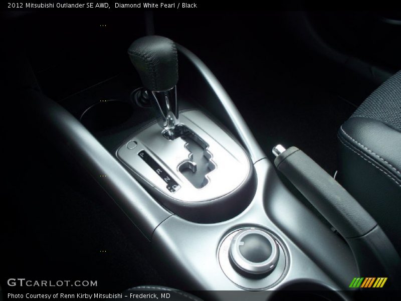 Diamond White Pearl / Black 2012 Mitsubishi Outlander SE AWD
