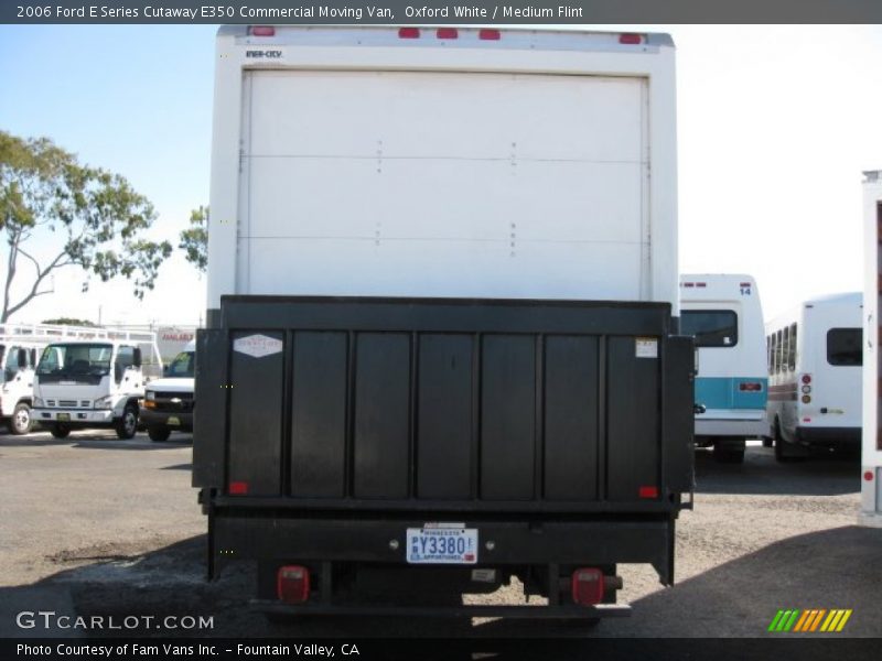 Oxford White / Medium Flint 2006 Ford E Series Cutaway E350 Commercial Moving Van