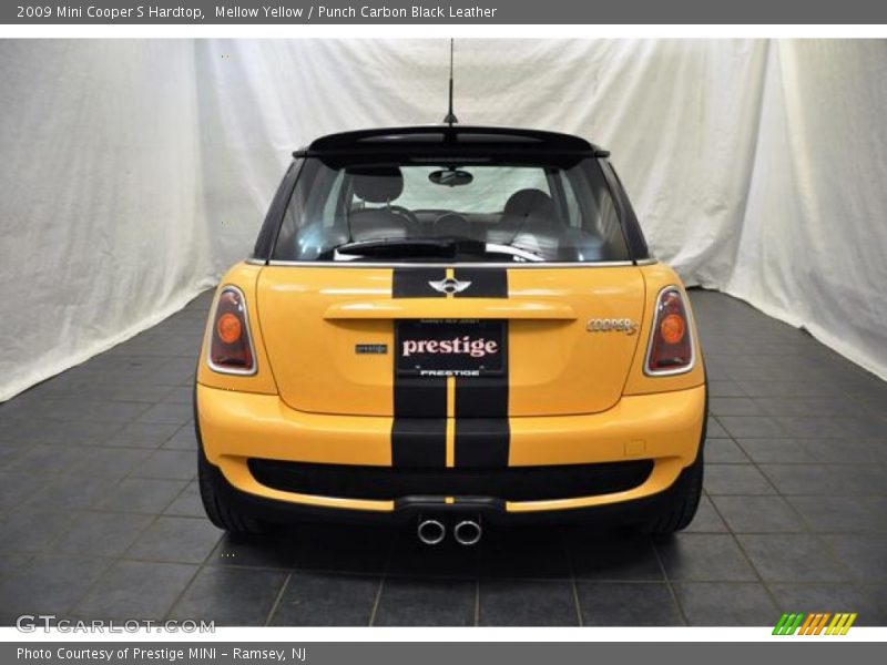 Mellow Yellow / Punch Carbon Black Leather 2009 Mini Cooper S Hardtop