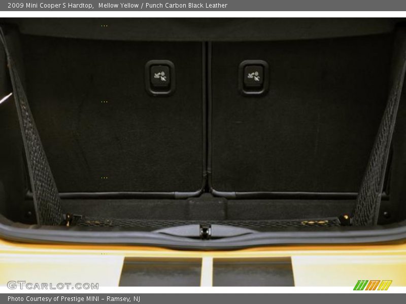 Mellow Yellow / Punch Carbon Black Leather 2009 Mini Cooper S Hardtop
